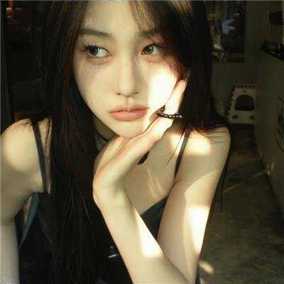 穿黑衣的女孩